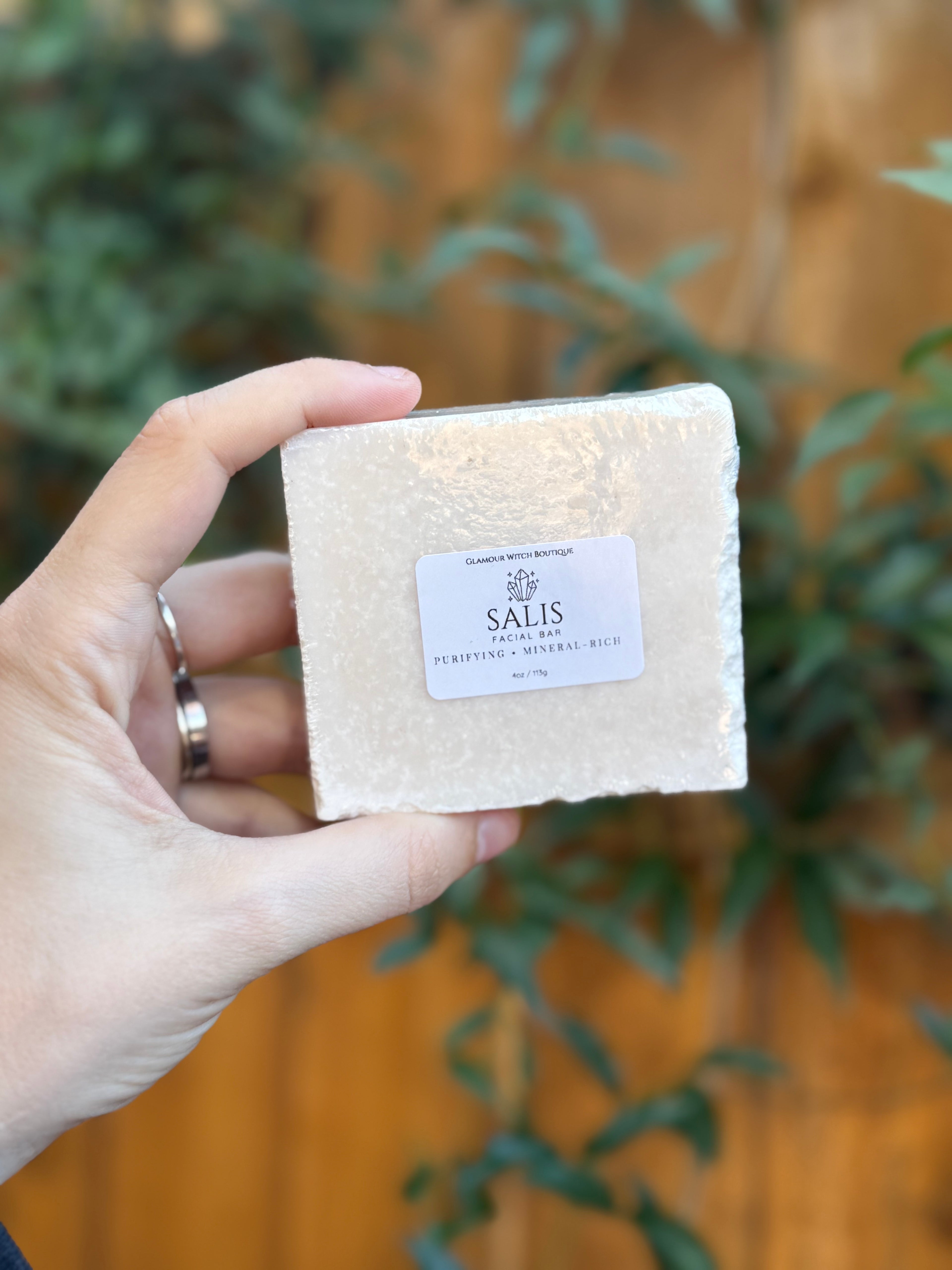 Salis – Clay & Himalayan Salt Facial Bar