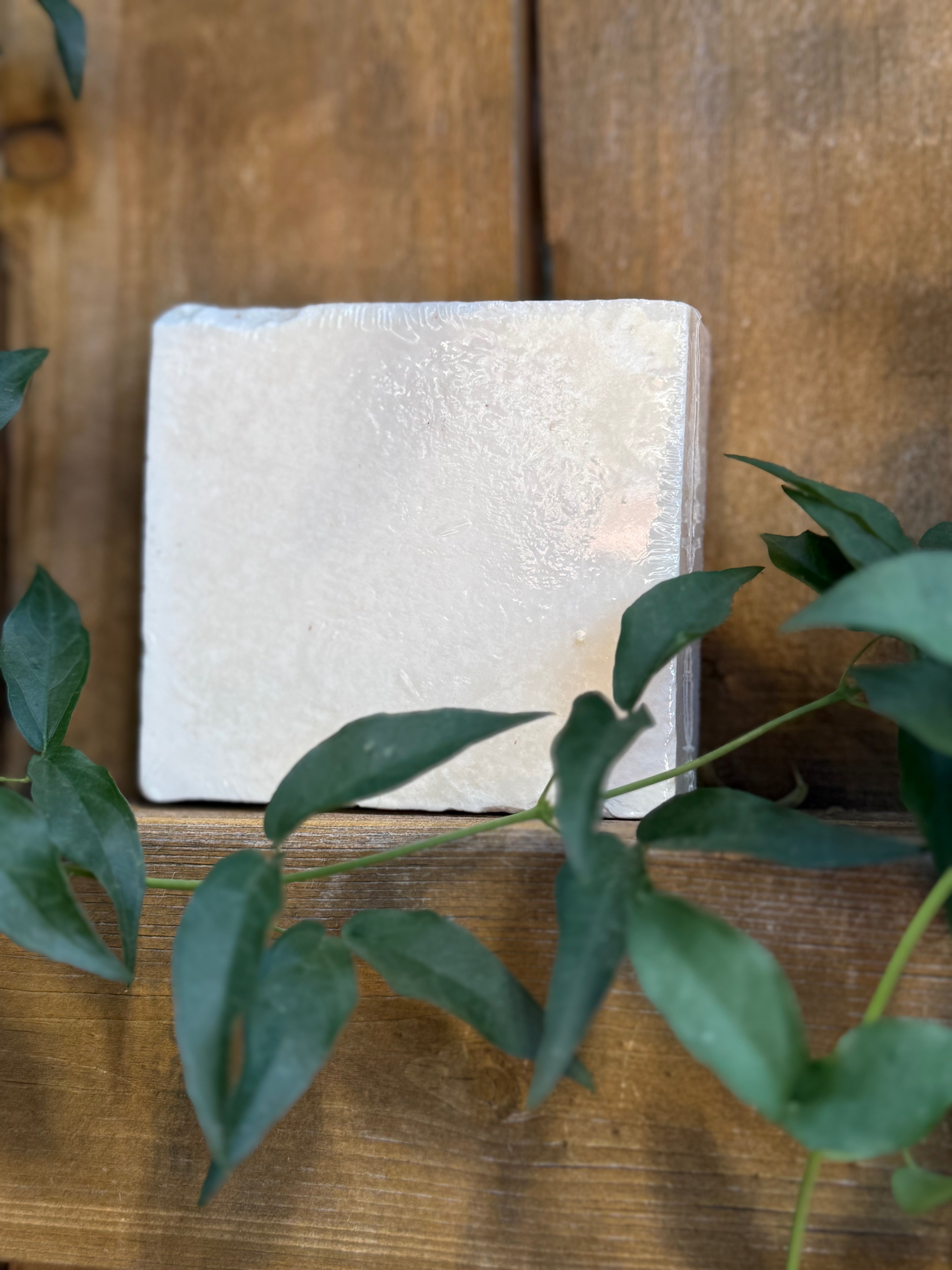 Salis – Clay & Himalayan Salt Facial Bar